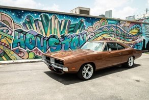 Классический Dodge Charger с современным двигателем от Hellcat для баскетболиста