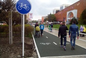Велодорожки для велосипедистов, а не для пешеходов с детскими колясками