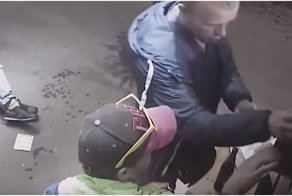 Как пьяные вандалы громили в Рыбинске новую остановку