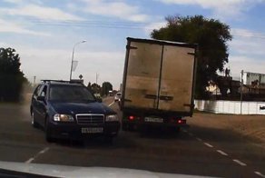Авария дня. Прилетело со встречки