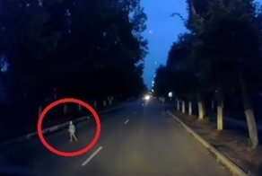 Водитель обнаружил на дороге ребёнка. Это не ужастик, а история спасения