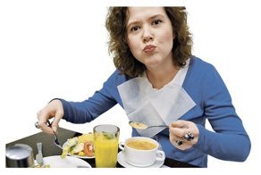Караул, они едят! Пользователи сети удивились женскому аппетиту
