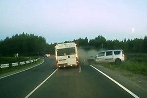Авария дня. В Коми пьяный лихач утроил ДТП