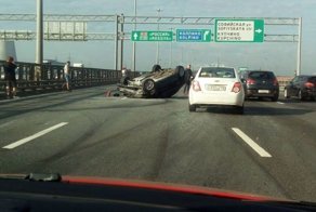 Лихач на BMW устроил серьезное ДТП на кольцевой в Петербурге