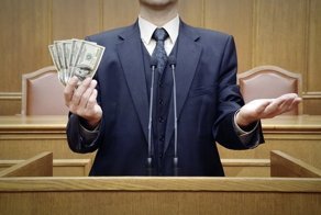 Россияне требуют снизить зарплату депутатов и чиновников