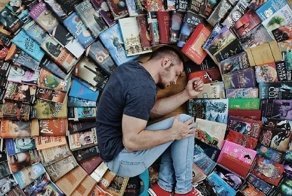 В Инстаграме завелся книжный червь