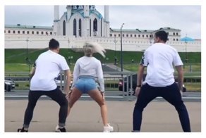 Казанская блогерша станцевала на фоне мечети Кул-Шариф и теперь опасается за свою жизнь