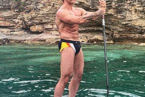 Экс-участник "Чай вдвоем" поразил поклонников развратным танцем во время отпуска