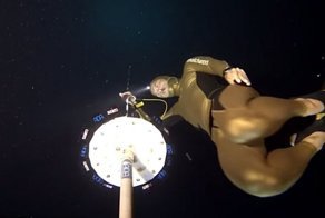 Погружение на рекордную глубину 130 метров без акваланга