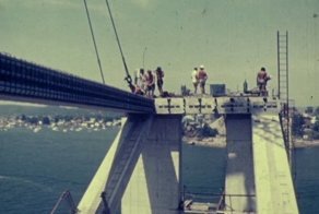 Без страховки: архивные кадры строительства моста в Новом Южном Уэльсе 47 лет назад