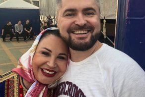 "Они им в сыновья годятся": знаменитости и их юные любовники