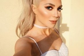 Таксист посадил к себе в машину модель, думая что она проститутка, а та не сразу поняла намёка