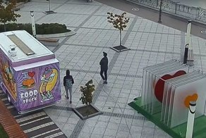 В Калининграде подростки вскрыли фаст-фуд на колесах, но тут же были пойманы