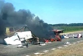 Авария дня. В Беларуси сгорели два автомобиля
