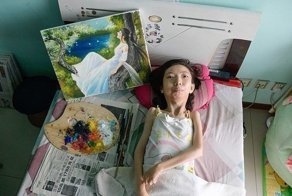 Парализованная китаянка нашла свое призвание в живописи