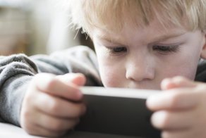 Французским школьникам запрещают пользоваться смартфонами