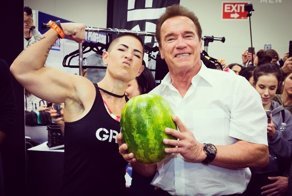 Спортсменка из США способна раздавить арбуз, зажав его между бёдер. А вам слабо?