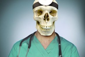 "Зачем здесь этот валежник?" Фельдшер — о дискриминации стариков в больницах