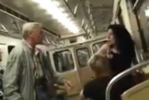 Дедушка пристыдил совокупляющихся подростков, и они его чуть не избили