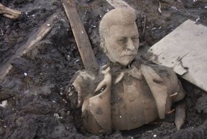 В пруду под Челябинском  обнаружили Сталина