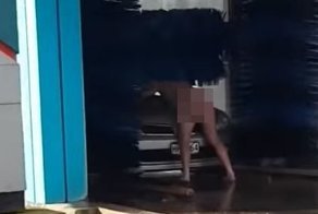 Житель Новой Зеландии помылся на автомойке