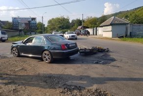 Пассажир мотоцикла перелетел через машину, сделав пару эффектных переворотов в воздухе