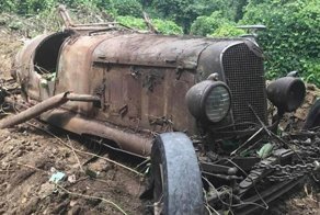 Десять довоенных автомобилей нашли при сносе здания