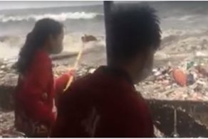 Гигантская волна мусора чуть не накрыла волонтеров  на Филиппинах