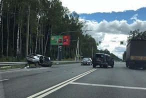 Авария дня. ВАЗ на огромной скорости влетел в стоячий внедорожник