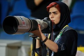 Первая в истории: иранская журналистка гениально обошла запрет на посещение стадиона
