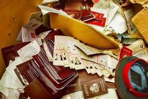В заброшенном отделении полиции девушка обнаружила тысячи брошенных паспортов
