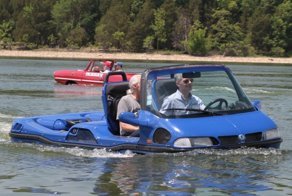 Спасение автомобиля-амфибии, который ушёл на дно во время тест-драйва