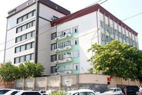 Сколько получают налоговики и их жёны в России