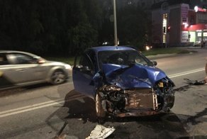 Голоса в голове заставляют меня шнырять по рядам