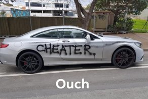 Расстроенная женщина отыгралась на дорогом автомобиле своего бывшего