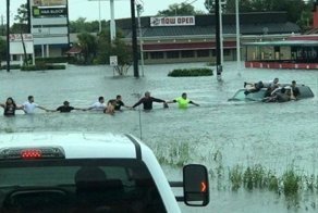 20 сильных фотографий, возвращающих веру в человечество, которые стоит увидеть каждому