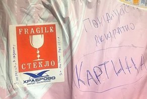 «Пожалуйста, аккуратно»: грузчики необычным образом доставили багаж пассажирки