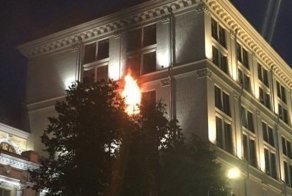 Горел Центробанк, кредит гасился: соцсети о пожаре в Москве