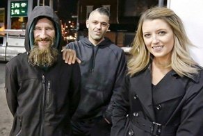 Пара собрала бомжу 400 тысяч долларов, но деньги ему не отдала