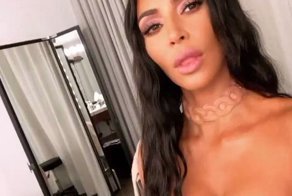 Это шокирует: Ким Карадашьян «вживила» под кожу необычное ожерелье