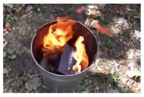 Боевые бабки из "Отряда Путина" уничтожают вражеские гаджеты: видео