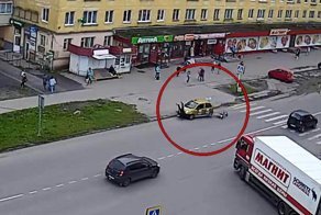 Живучий велосипедист попал под машину