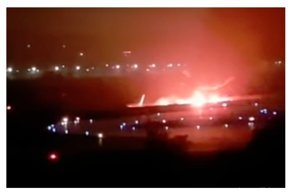 Пассажирский Boeing загорелся после посадки в Сочи: видео