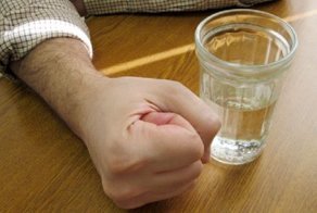 Бьёт значит любит или как стать бомжем