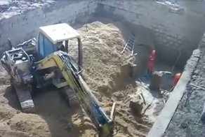 Погребенные заживо: рабочих засыпало землей при проведении работ