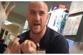 Накипело: у охранника продуктового магазина "Дикси" сдали нервы после очередного вопроса о ценнике 