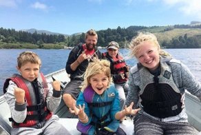 Семья с четырьмя детьми поменяла шикарный дом на фургон для путешествий