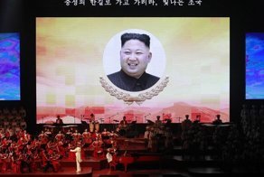 Больше музыки, меньше ракет: Северная Корея отпраздновала 70-летие
