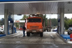 Странные и нелепые вещи, который можно увидеть на заправочных станциях