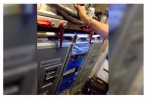 Вместо унитаза пассажирам лайнера предложили пакеты и бутылки